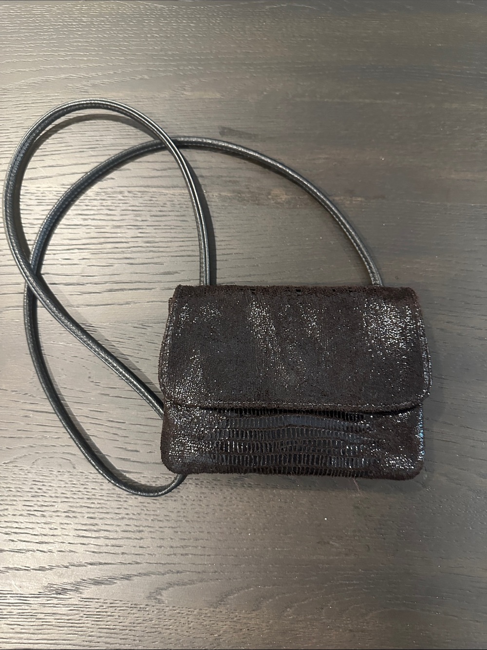 Vintage GG BOSS Black Leather Foldover Crossbody – Shimmery Reptile Texture USA